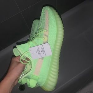Yeezy 350 glow in green size 10